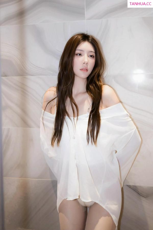   [XiuRen]高清写真图 2025.07.03 No.10502 悦兮 性感白T第20张图片